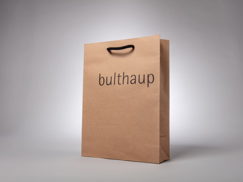 Braune exklusive Papiertragetasche für bulthaup – bedruckt von Paolo Sandro